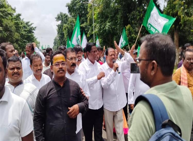 Odishakhabar:Bjd-protest-on-FM-college