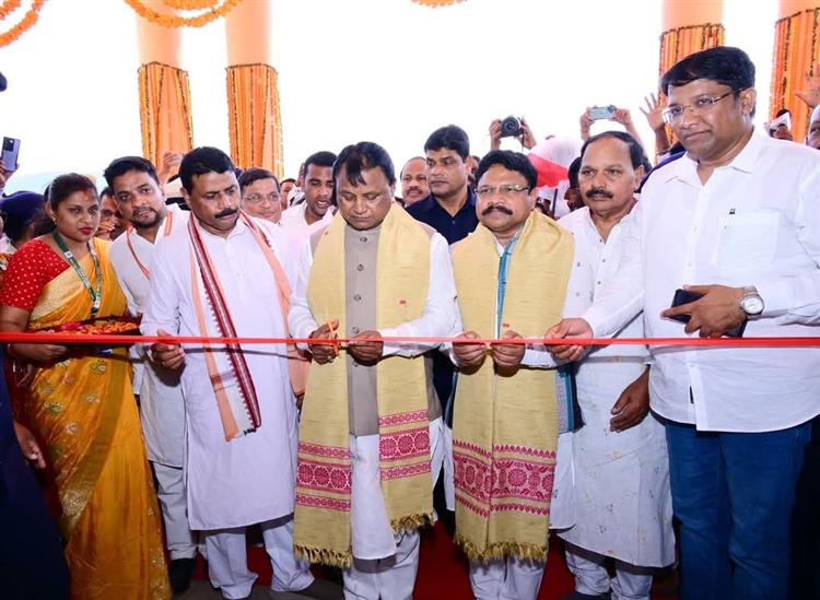 Odishakhabar:Cm-at-debagard300-bed