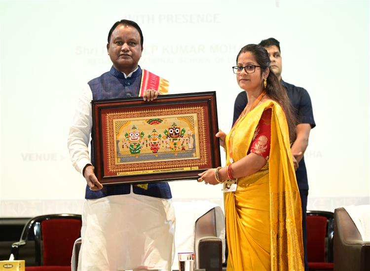 Odishakhabar:Cm-at-spritza-program