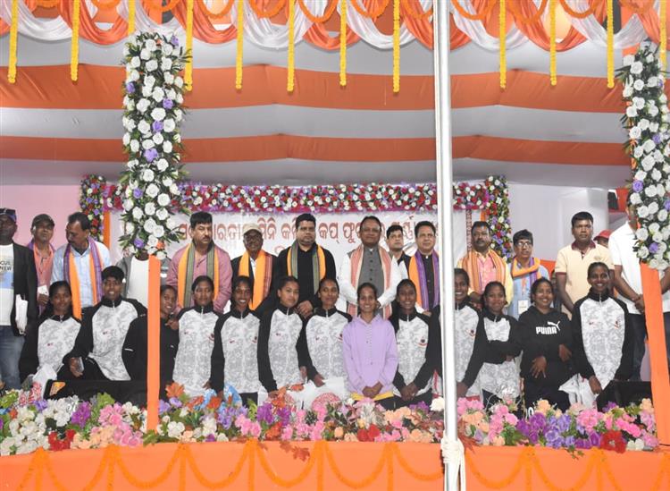 Odishakhabar:Cm-attend-mini-kalinga-cup