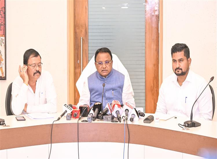 Odishakhabar:Cm-review-flood-situation-on-air