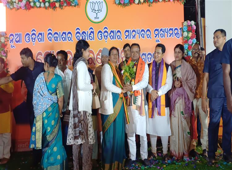 Odishakhabar:Felistation-to-cm-for-nuapda-victory