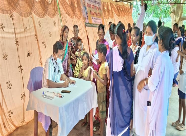 Odishakhabar:Free-health-camp-adivasi-swastya-kendra